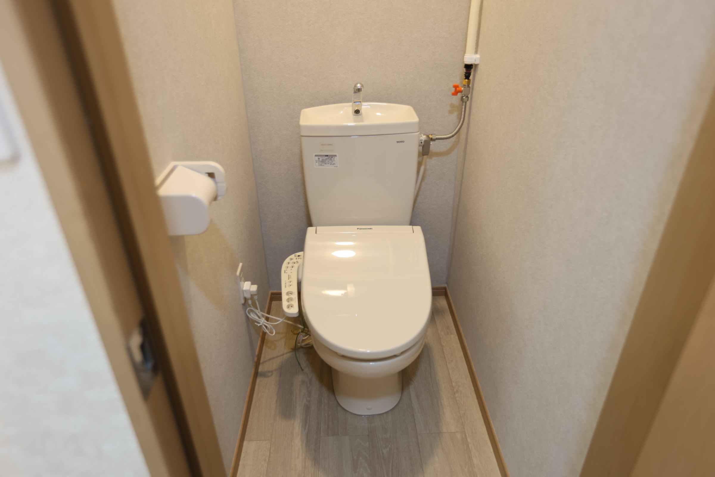 温水洗浄便座付きトイレ